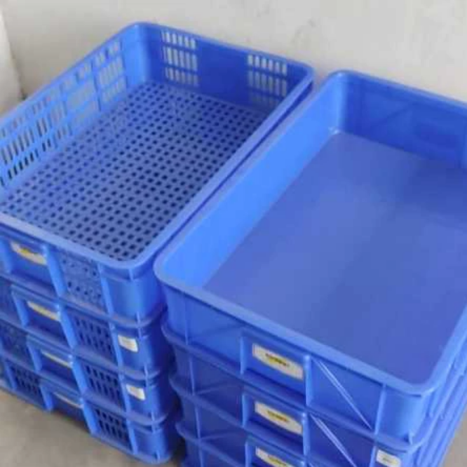 CONTAINER BOX INDUSTRI PLASTIK 28 LITER KIRAPAC 7252 LBG (LUBANG), WARNA BIRU, MERAH, KUNING, UKURAN 61,3 x 42,9 x 13,5 cm | RAJA PLASTIK GROSIR