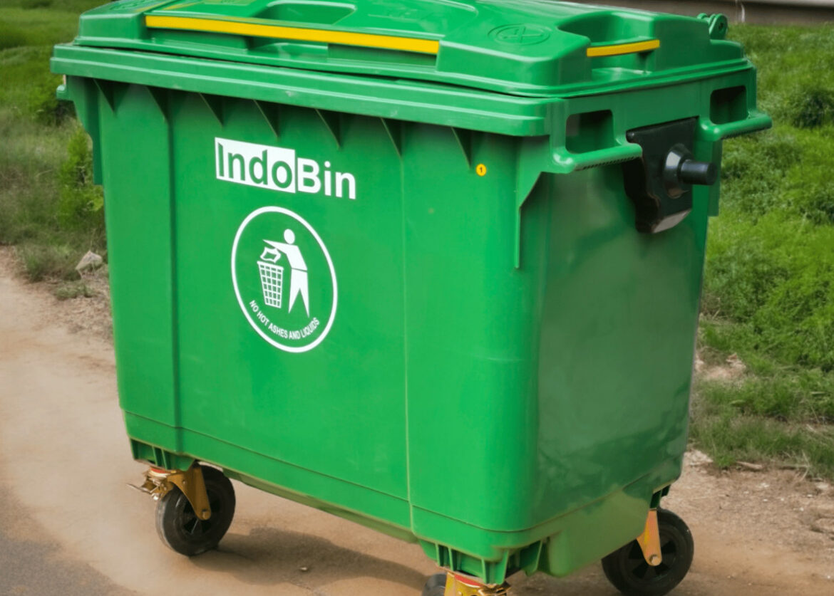 TEMPAT SAMPAH BESAR PLASTIK 660 LITER INDOBIN TIPE 660B-3 + RODA: Tempat Sampah Jumbo 660 Liter Berkualitas Industri untuk Pengelolaan Sampah yang Lebih Efisien